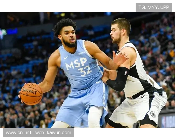 中低位防守成主流 球队构建三中卫出球体系应对空间压缩 中低位防守成主流 球队构建三中卫出球体系应对空间压缩